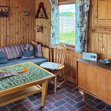 2 Bedroom Cozy In בית נופש Store Fuglede